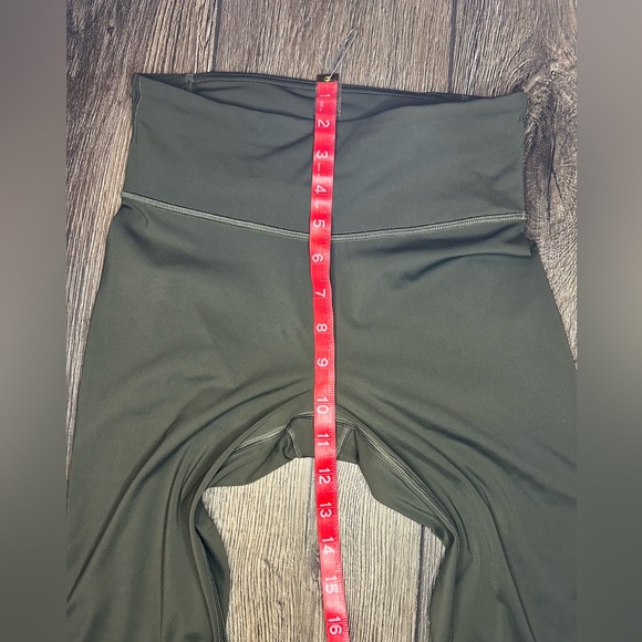 Lululemon High Rise Olive Leggings Size 4 | Sculpting Back Seam & Zip Pocket - Picture 8 of 15